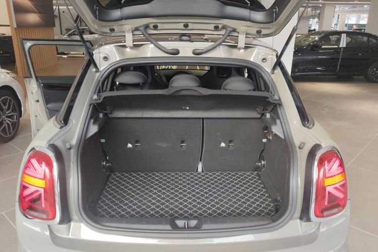 MINI 2019款 1.5T COOPER 赛车手 五门版机舱底盘23