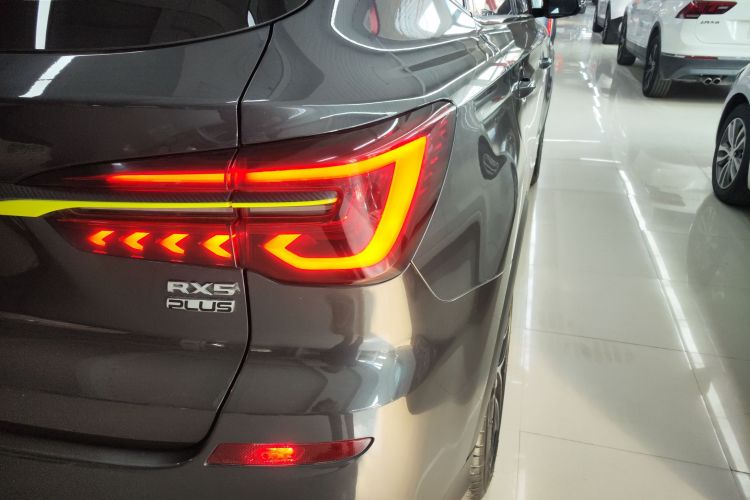 荣威RX5 2023款 PLUS 330TGI 自动领潮智臻版车身外观9