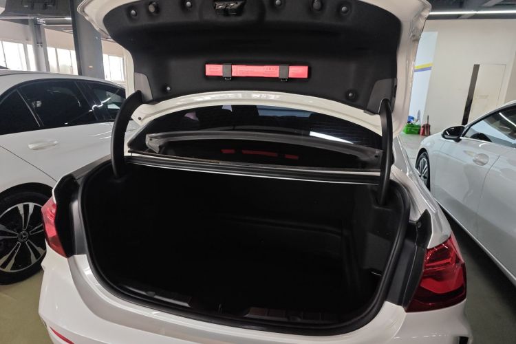 宝马1系 2021款 125i M运动曜夜版机舱底盘23