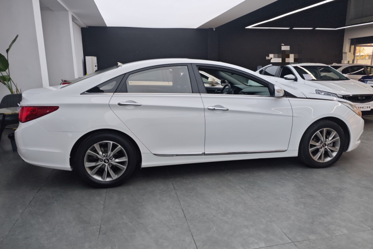 现代 索纳塔 2015款 经典 2.4L 自动领先版 国IV车身外观6003