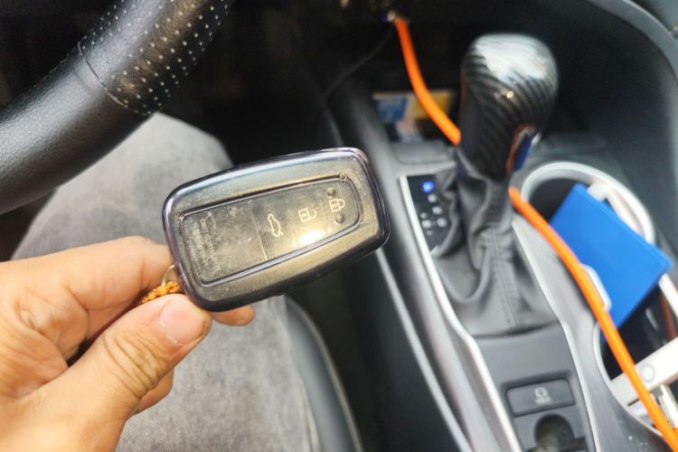 丰田 凯美瑞 2021款 2.0G 豪华版中控内饰11