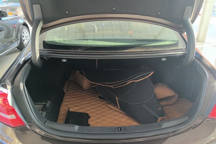 别克 君越 2016款 20T 精英型机舱底盘23