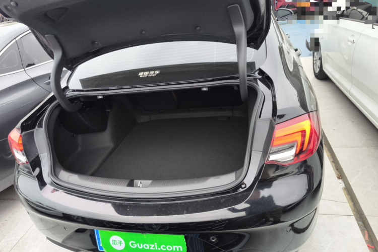 别克 君威 2023款 552T 智享型机舱底盘23