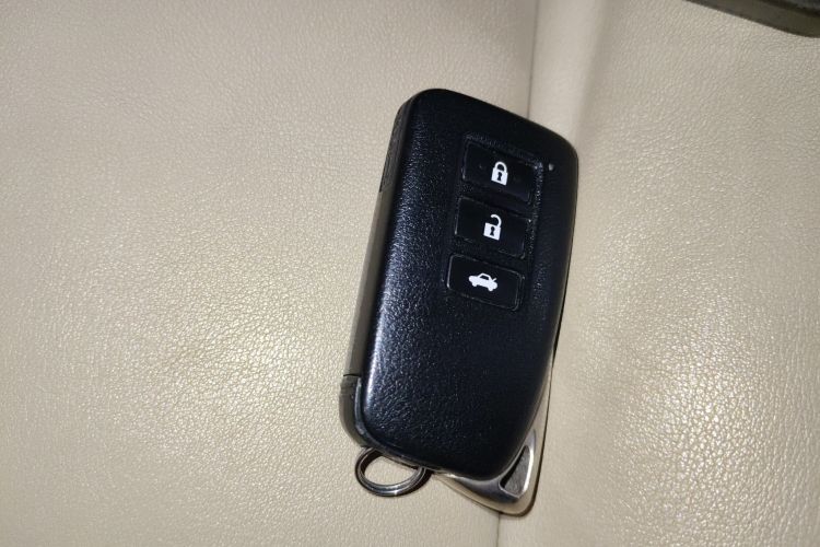 雷克萨斯ES 2013款 300h 精英版中控内饰7001