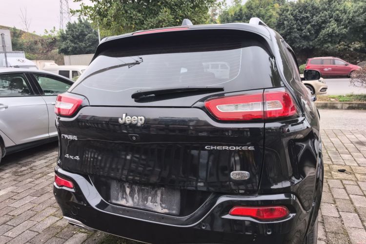 Jeep 自由光 2017款 2.4L 专业版车身外观6