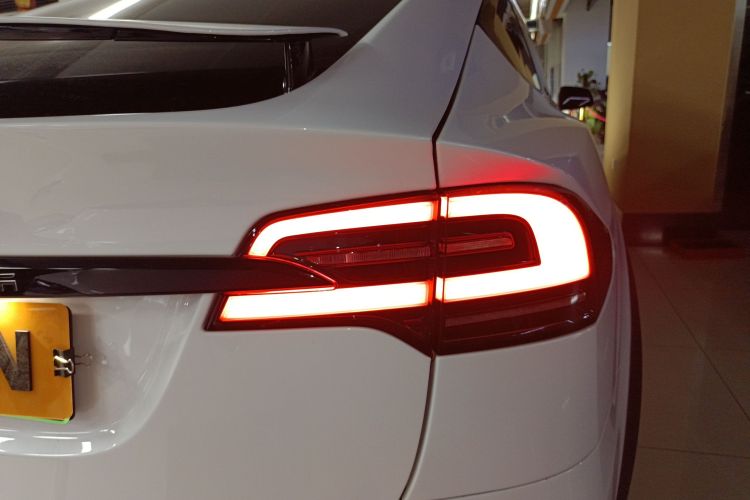 特斯拉 Model X 2023款 双电机全轮驱动版车身外观6006