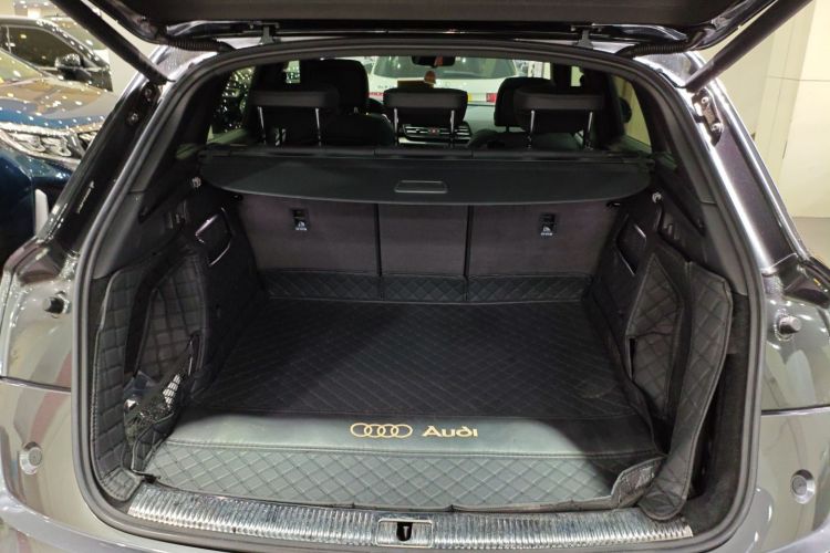 奥迪Q5L 2024款 40 TFSI 豪华动感型机舱底盘23