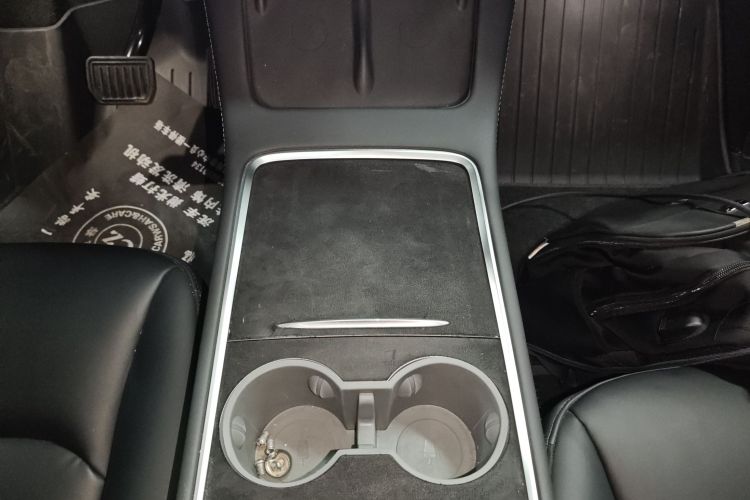 特斯拉 Model Y 2023款 后轮驱动版中控内饰18