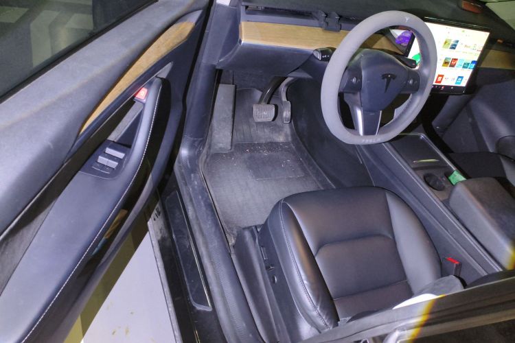 特斯拉 Model Y 2021款 标准续航后驱版中控内饰20