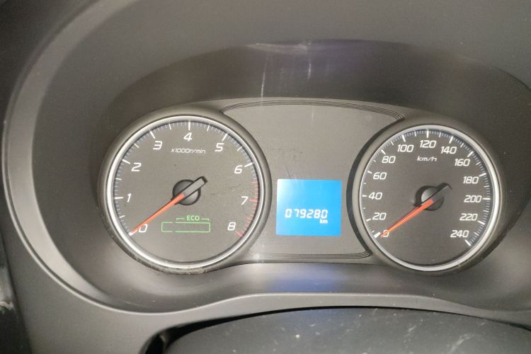 三菱 欧蓝德 2018款 2.0L 两驱荣耀版 5座中控内饰14