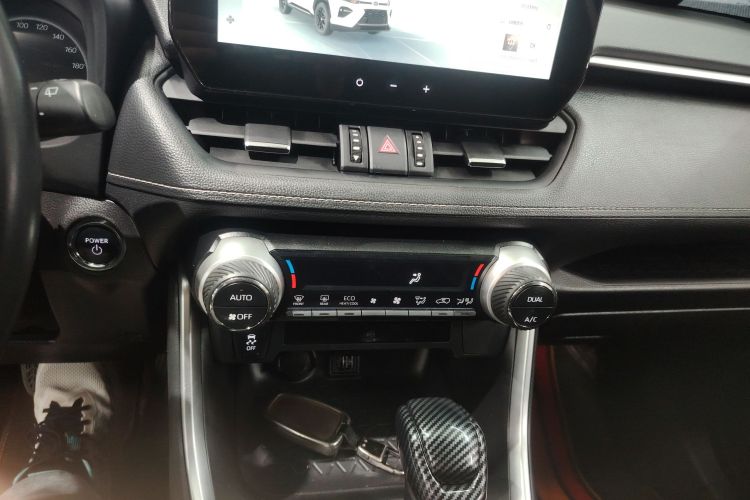 丰田 威兰达 2023款 双擎 2.5L E-CVT四驱豪华PLUS版中控内饰16