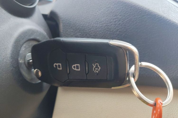 福特 福睿斯 2017款 改款 1.5L 手动舒适型中控内饰11