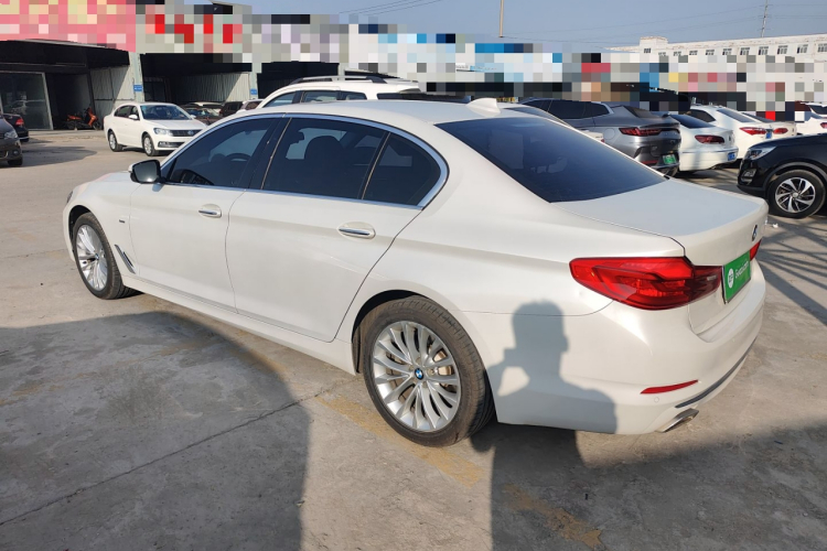 宝马5系 2018款 525Li 豪华套装车身外观4