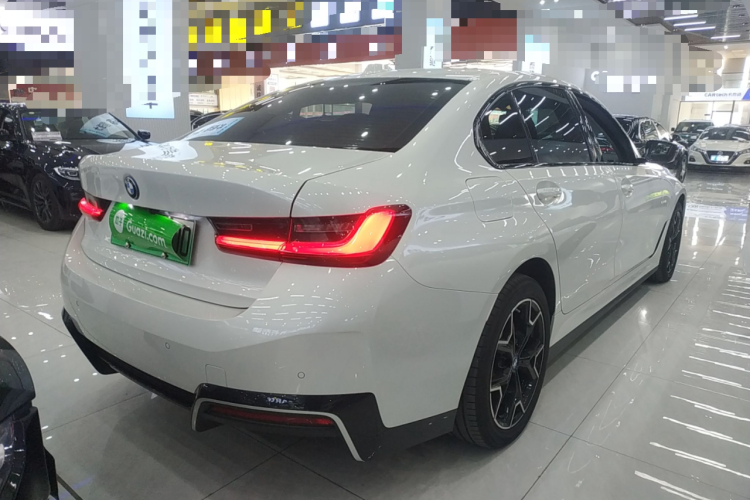 宝马i3 2024款 eDrive 40 L 曜夜套装车身外观7