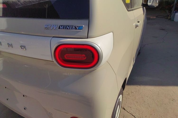 五菱汽车 宏光MINIEV 2024款 第三代 215km 青春版车身外观9