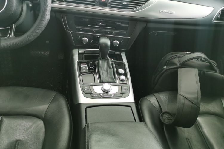 奥迪A6L 2016款 45 TFSI quattro 运动型中控内饰18