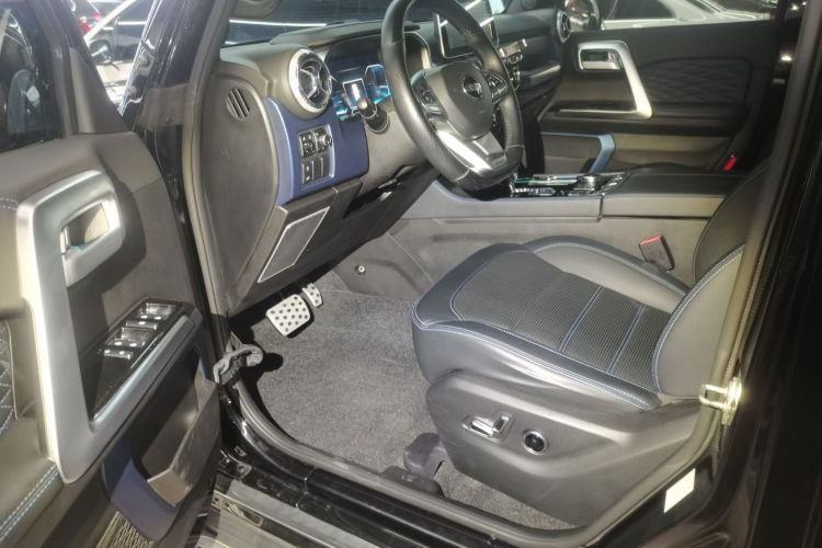 北京越野 北京BJ40 2019款 PLUS 2.3T 自动四驱尊享版 国VI中控内饰20