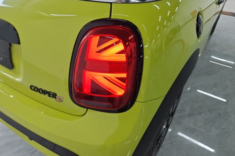 MINI 2023款 改款 2.0T COOPER S CABRIO 艺术家车身外观9