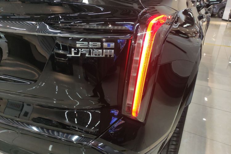 凯迪拉克XT5 2025款 2.0T 铂金型车身外观9