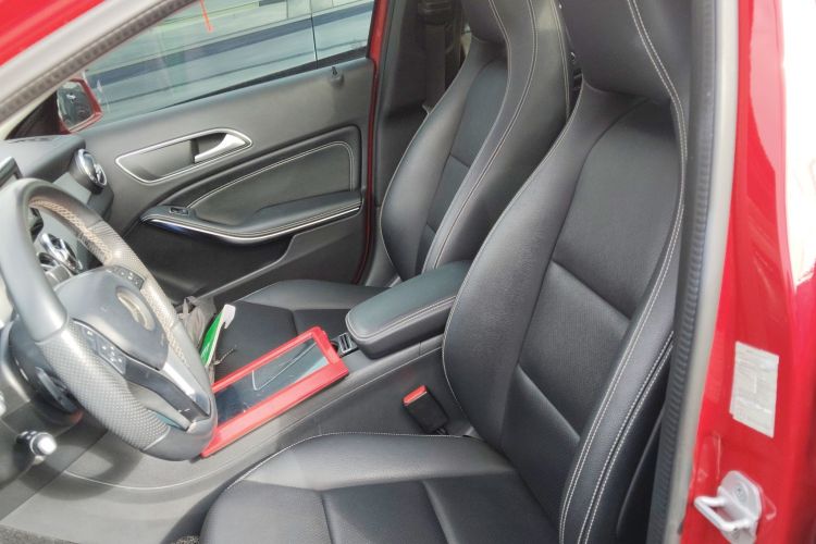 奔驰GLA 2015款 GLA 200 时尚型中控内饰19