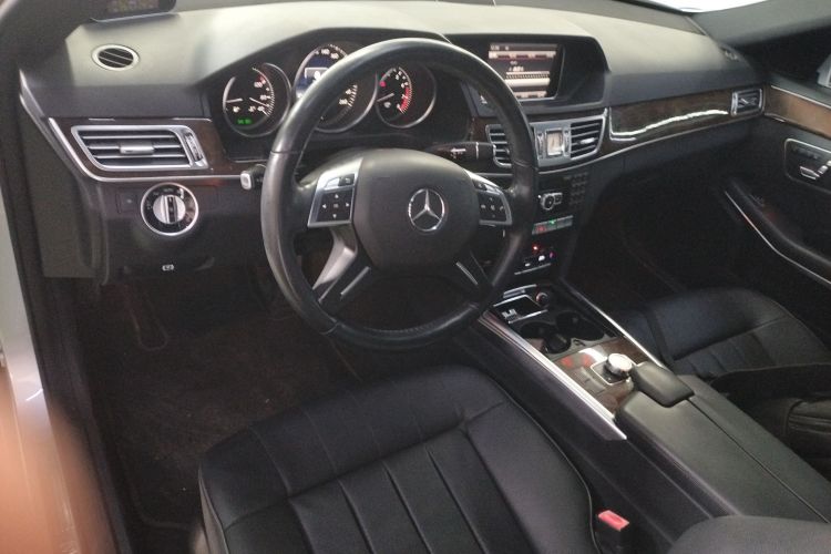 奔驰E级 2015款 E 200 L中控内饰12