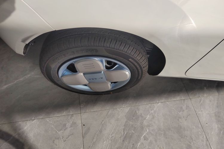 吉利银河 2024款 熊猫mini 200km 耐力熊车身外观6008