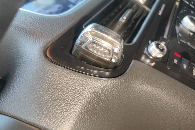 奥迪Q5 2015款 40 TFSI 技术型中控内饰7001