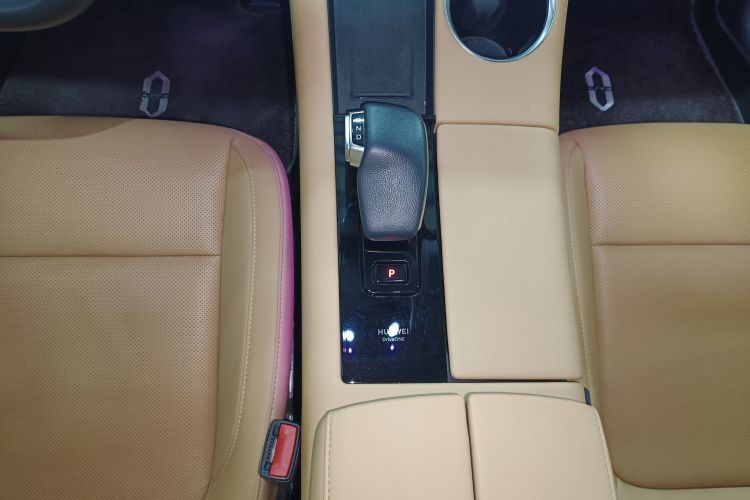 鸿蒙智行 问界M5 2022款 增程四驱性能版中控内饰18