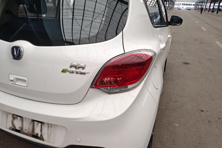 长安欧尚 奔奔E-Star 2022款 赏心版 多彩款 磷酸铁锂车身外观6006