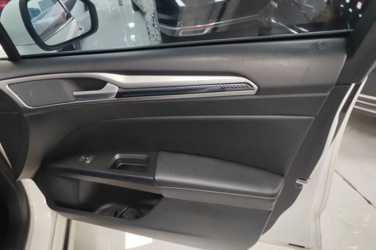 福特 蒙迪欧 2020款 EcoBoost 200 时尚型中控内饰7005