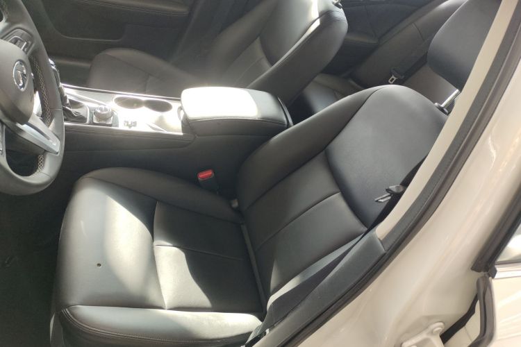 英菲尼迪Q50L 2018款 2.0T 舒适版 国VI中控内饰19