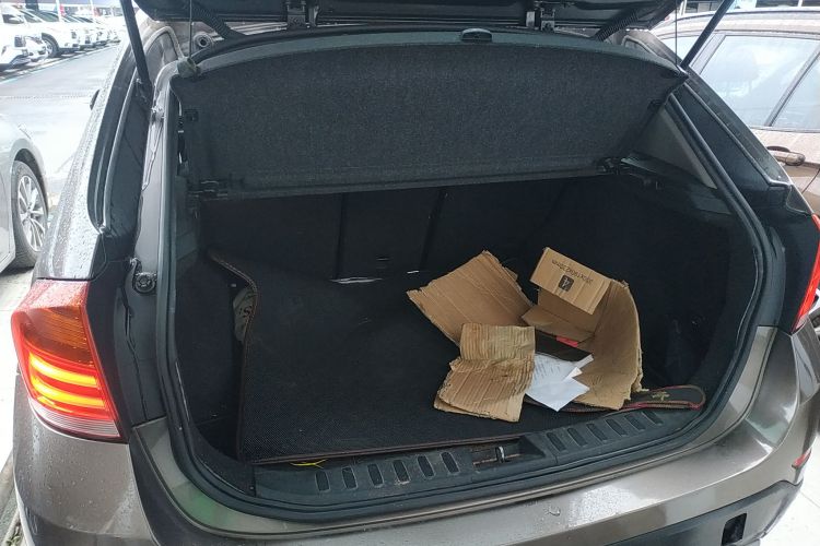 宝马X1(进口) 2012款 sDrive18i豪华型机舱底盘23