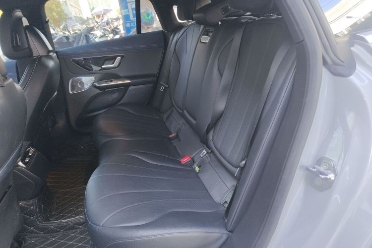 奔驰EQE 2022款 350 豪华版中控内饰21