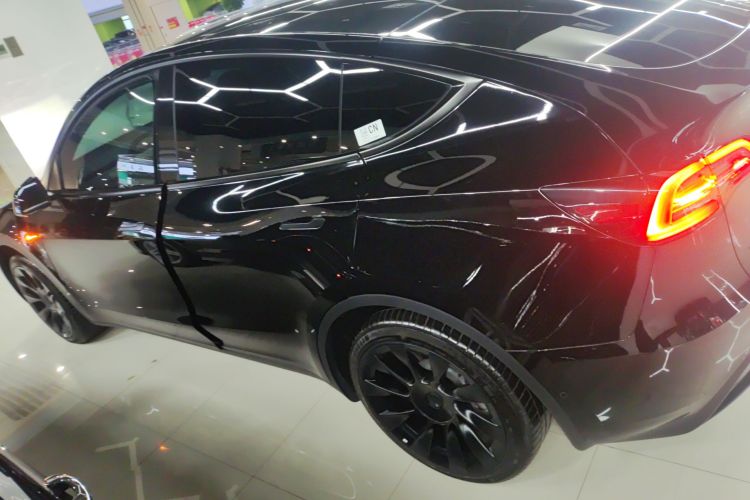 特斯拉 Model Y 2022款 改款 后轮驱动版车身外观4