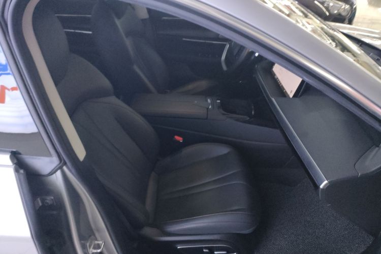 小鹏P7 2022款 670N+局部细节41