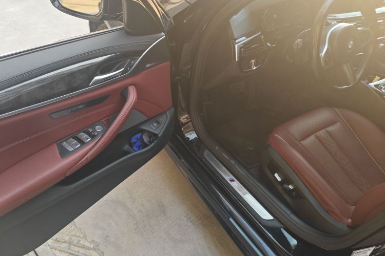 宝马5系 2022款 改款 525Li M运动套装中控内饰20