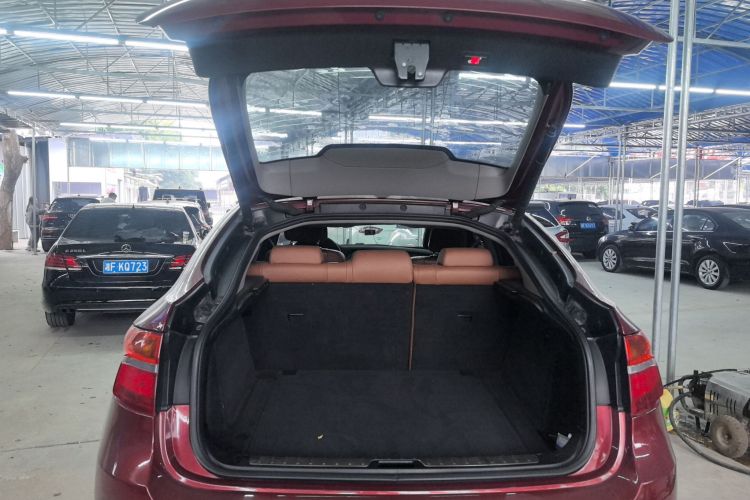 宝马X6 2013款 xDrive35i机舱底盘23
