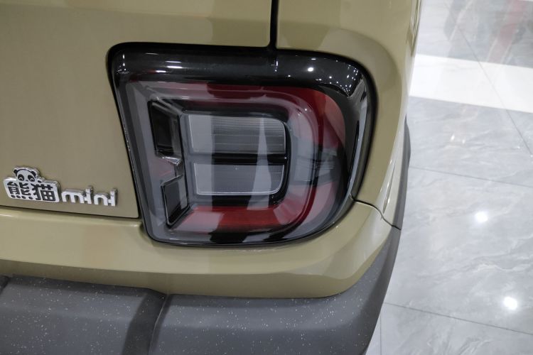 吉利银河 2025款 210km 熊猫骑士车身外观6006