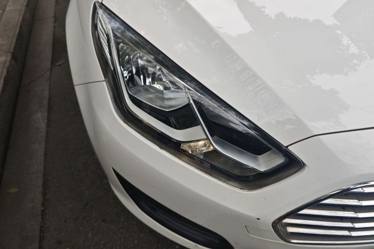 福特 福睿斯 2017款 改款 1.5L 自动舒适型车身外观8