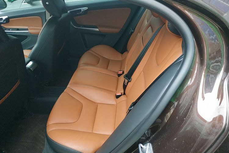 沃尔沃S60 2019款 S60L T5 智远版中控内饰7004