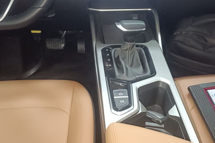 吉利汽车 帝豪 2025款 第4代 1.5L CVT旗舰型中控内饰18