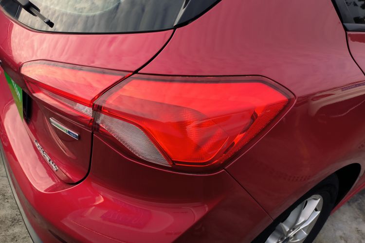 福特 福克斯 2020款 两厢 EcoBoost 180 自动锋潮型车身外观9