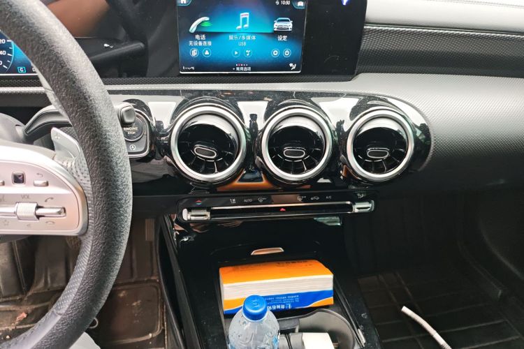 奔驰A级 2019款 A 180 L 运动轿车局部细节16