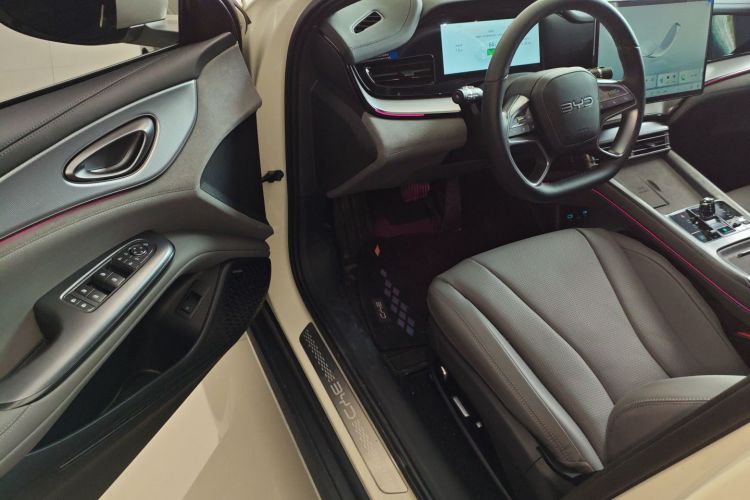 比亚迪 海豹07 DM-i 2025款 智驾版 DM-i 1.5L 125km 尊贵型中控内饰7003