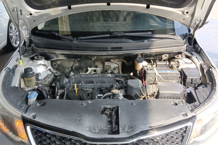 起亚K2 2015款 三厢 1.4L MT GLS机舱底盘24