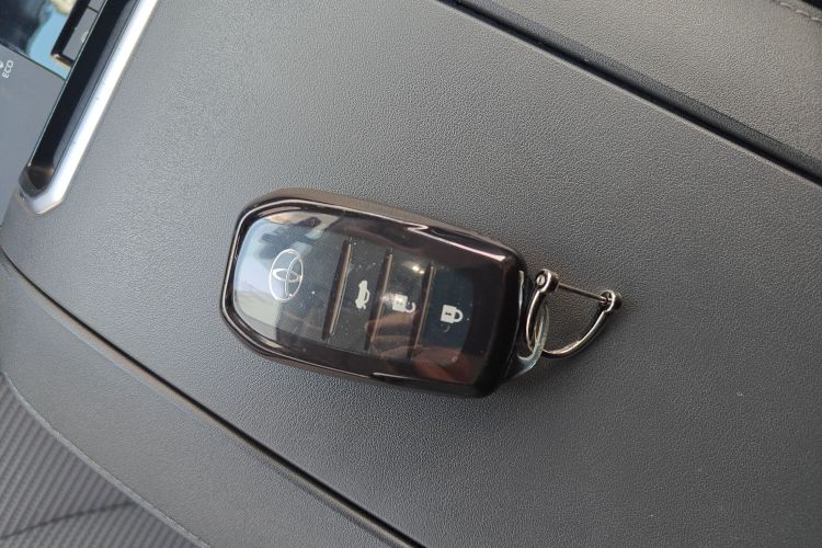 丰田 汉兰达 2023款 2.5L智能电混双擎两驱精英版 5座中控内饰11