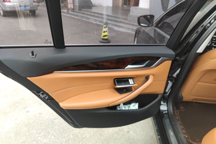 宝马5系 2018款 528Li 上市特别版中控内饰7008