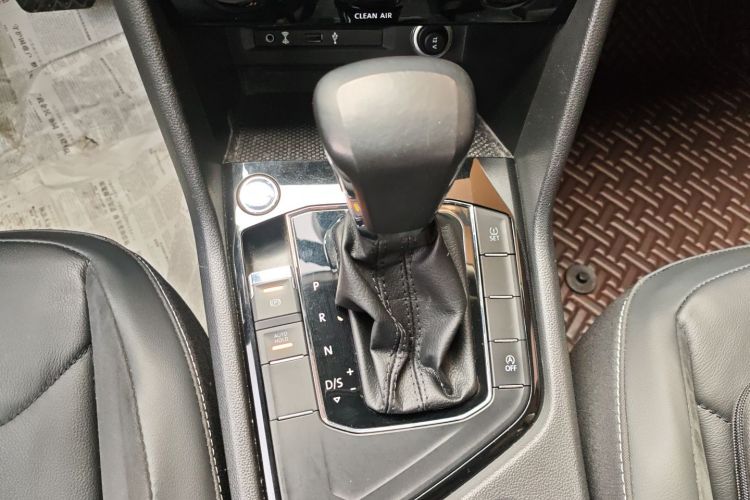 大众 途观L 2018款 330TSI 自动两驱舒适版中控内饰18