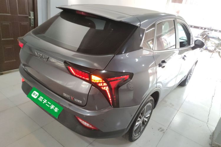 哪吒汽车 哪吒V 2022款 Pro 长续航智享版车身外观7