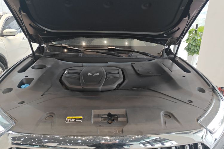 红旗HS5 2022款 改款 2.0T 智联旗享版机舱底盘24